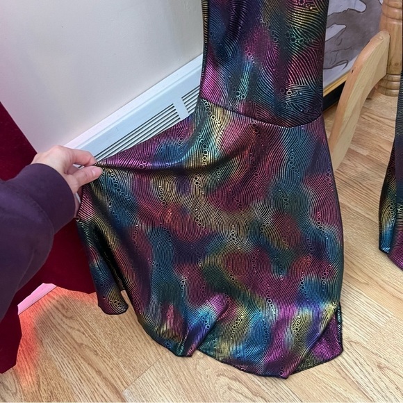 Costume USA: 70's Metallic Rainbow Bell Bottom, Bell Sleeve Front Zip Jumpsuit - Picture 6 of 10